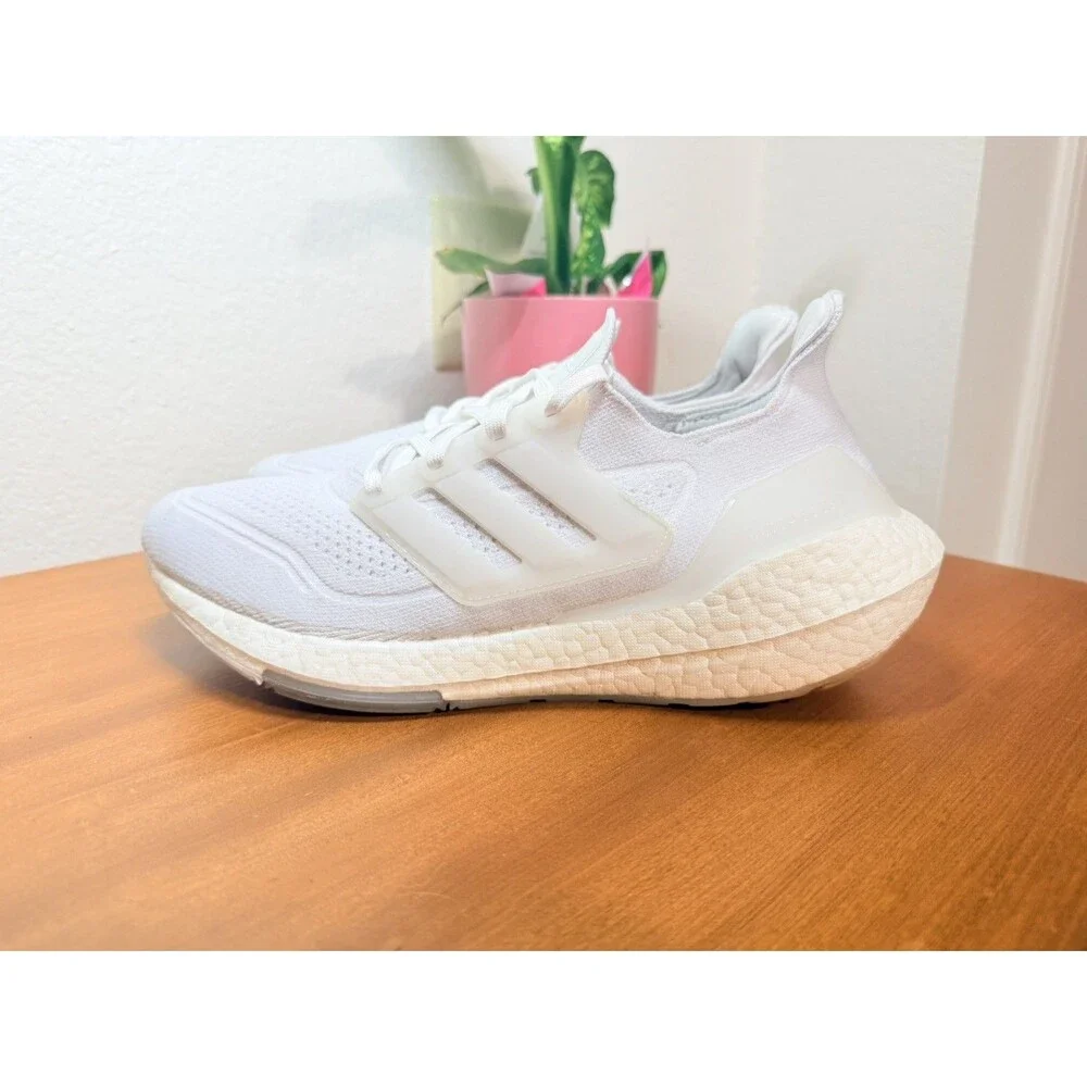 Adidas Ultraboost 21 Men's Size 9 Triple White Running Shoes Sneakers FY0379